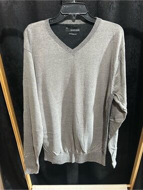 Buckle Men's Gray V-Neck Sweater